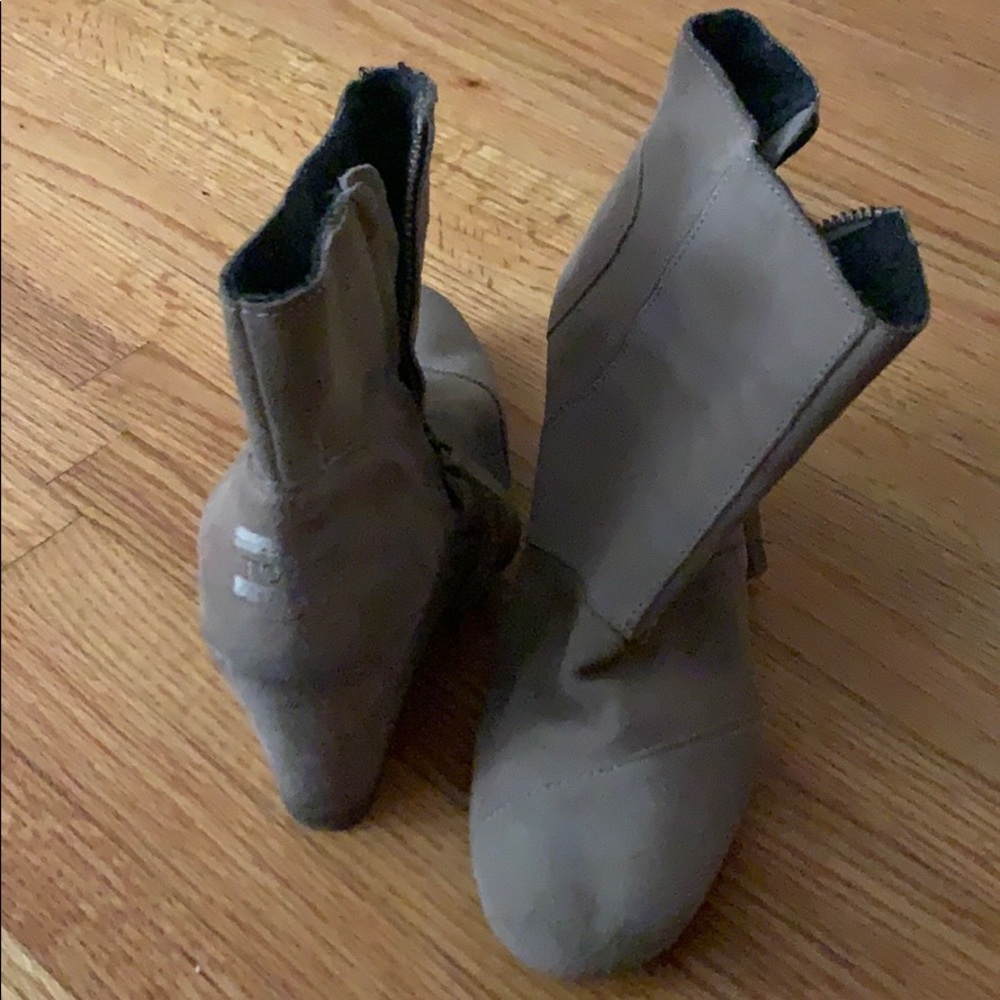 TOM wedges